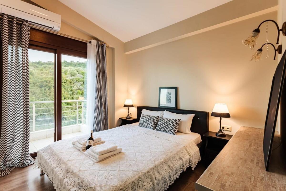 Villa Armonia - Beachfront Majestic Retreat Petalídhion Extérieur photo