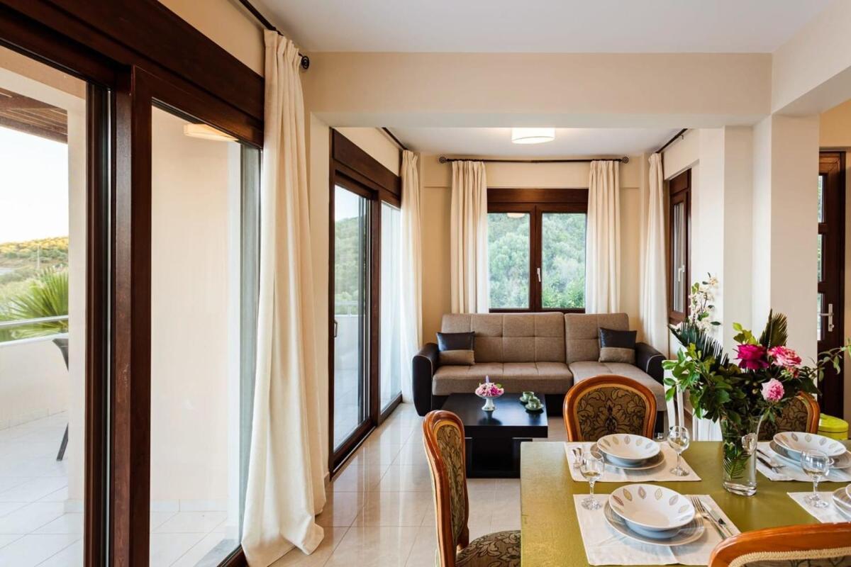 Villa Armonia - Beachfront Majestic Retreat Petalídhion Extérieur photo